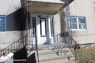 715 Moosic St in Scranton, PA - Building Photo