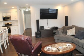 65 Biltmore Blvd in Troy, MI - Building Photo - Building Photo