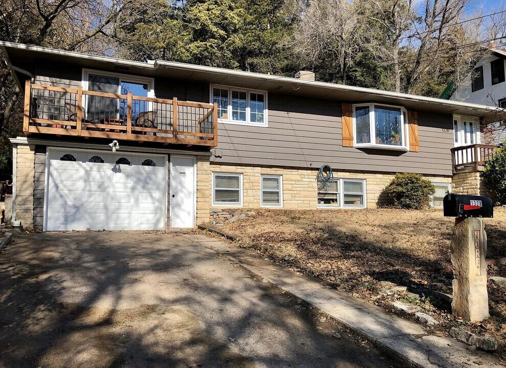 1328 N 8th St in Manhattan, KS - Building Photo