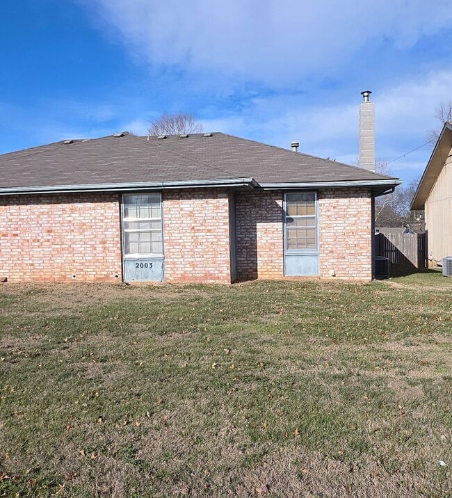 property at 2003 E Battlefield Rd