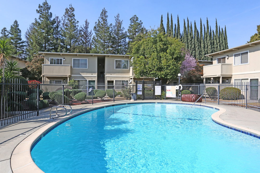 Northview in Turlock, CA - Foto de edificio