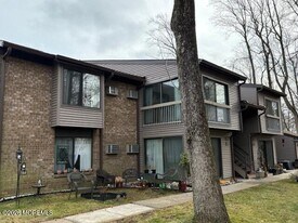 15 Lexington Ct in Red Bank, NJ - Building Photo