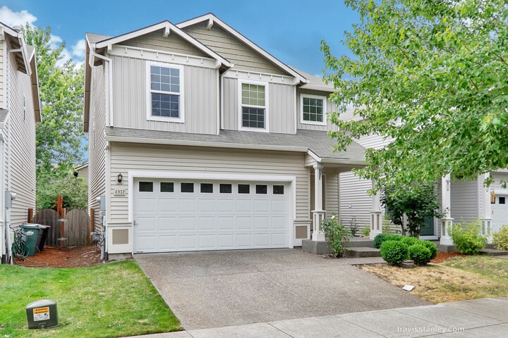 4932 NE Candlewood Pl in Hillsboro, OR - Building Photo