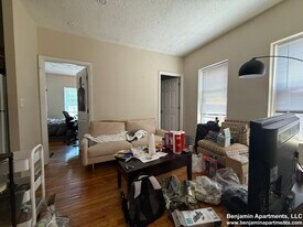 886 Huntington Ave, Unit 8 in Boston, MA - Building Photo