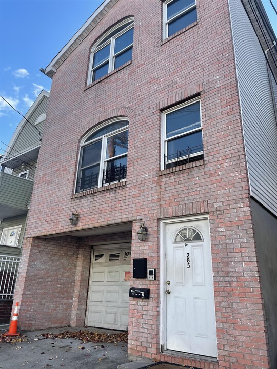 285 Claremont Ave in Jersey City, NJ - Building Photo