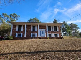 100 Oak Rd in Anniston, AL - Building Photo