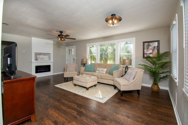 3746 8th St S in St. Petersburg, FL - Building Photo - Building Photo