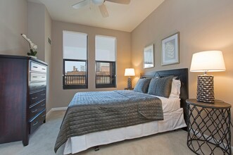 2296 S Michigan Ave in Chicago, IL - Foto de edificio - Building Photo