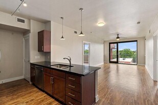 3016 Guadalupe St, Unit 303 in Austin, TX - Building Photo
