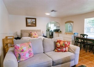 271 NE 154th St in Miami, FL - Building Photo - Building Photo