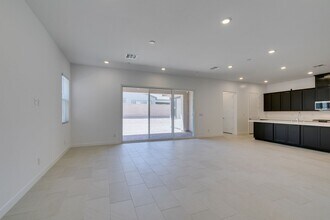 105 Camila Vlg Ave in Henderson, NV - Building Photo - Building Photo