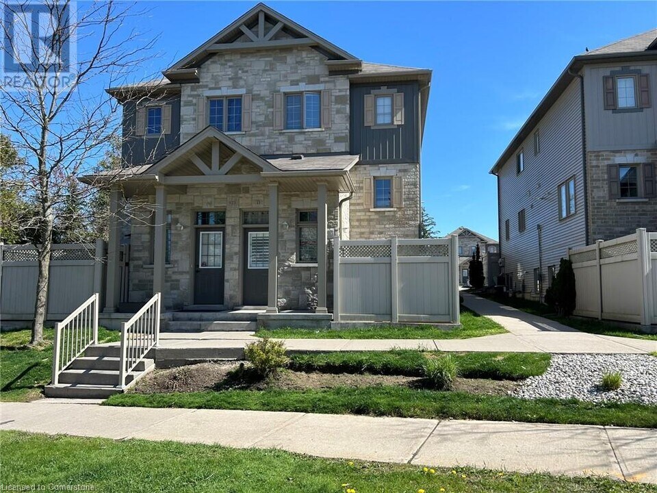 923 Glasgow St in Kitchener, ON - Building Photo