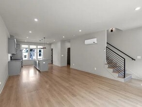 339 E Village Ln in Nashville, TN - Building Photo - Building Photo