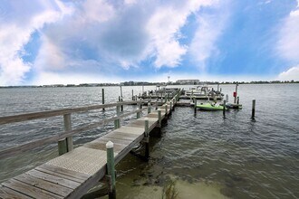308 E Miracle Strip Pkwy in Fort Walton Beach, FL - Building Photo - Building Photo