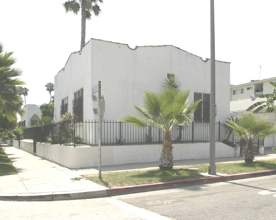 753 N El Centro Ave in Los Angeles, CA - Building Photo