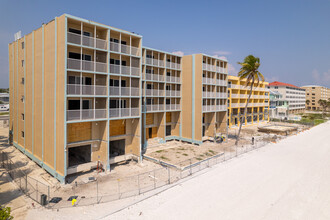 Island Towers in Ft. Myers, FL - Building Photo - Building Photo