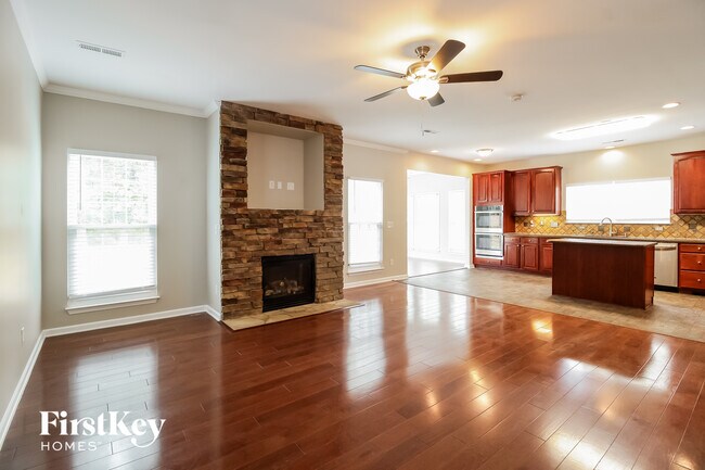 3833 Tonsley Pl in High Point, NC - Building Photo - Building Photo