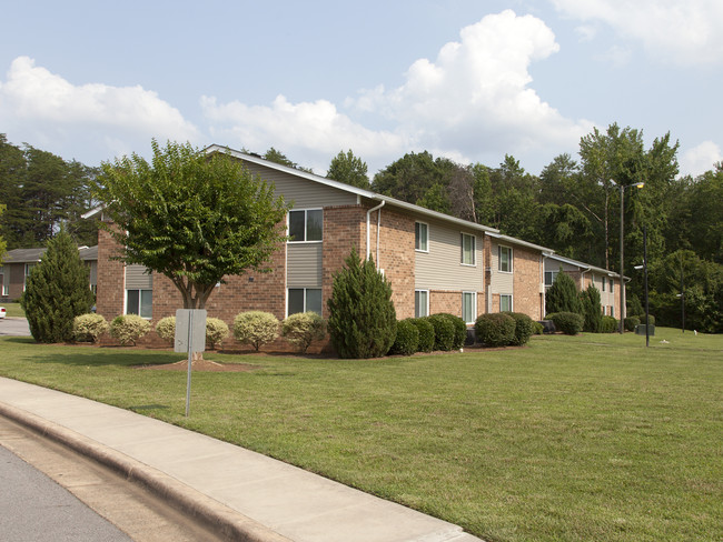 Brownstone Commons Apartments in Eden, NC - Foto de edificio - Building Photo