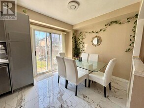2013 Blue Jay Blvd in Oakville, ON - Building Photo - Building Photo