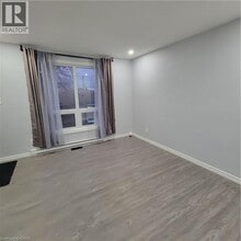 36 Winston Blvd in Cambridge, ON - Building Photo - Building Photo