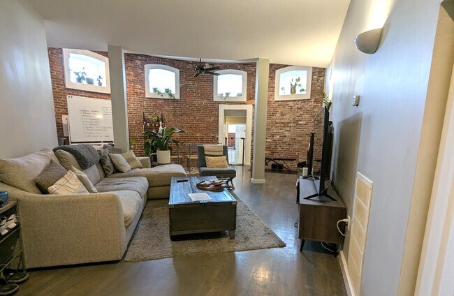 22 Bow St, Unit 2 in Somerville, MA - Foto de edificio - Building Photo