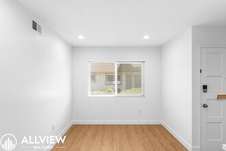 16651 Tunstall Ln in Huntington Beach, CA - Foto de edificio - Building Photo