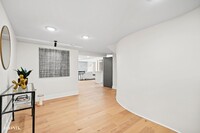 626 N State St, Unit 4R in Chicago, IL - Building Photo - Building Photo