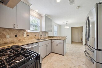 10623 Hillcroft St in Houston, TX - Building Photo - Building Photo
