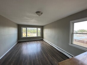 7105 W Capitol Dr in Milwaukee, WI - Building Photo - Building Photo