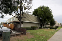 Tudor Village in El Cajon, CA - Foto de edificio - Building Photo