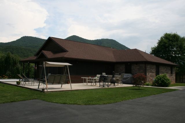 6441 Stoney Fork Rd in Wytheville, VA - Building Photo