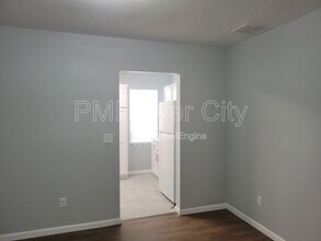 1356 River Hills Cir E in Jacksonville, FL - Building Photo - Building Photo