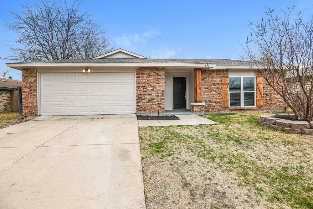 4301 Campion Ln in Fort Worth, TX - Building Photo
