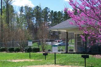 303 Smith Level Rd, Unit D24 in Chapel Hill, NC - Building Photo - Building Photo