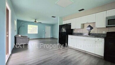 2095 Eloise Cir in North Fort Myers, FL - Building Photo - Building Photo