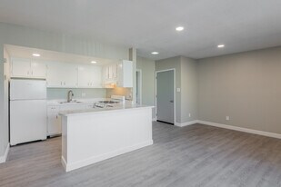 Magnolia Court Apartments in Sacramento, CA - Building Photo