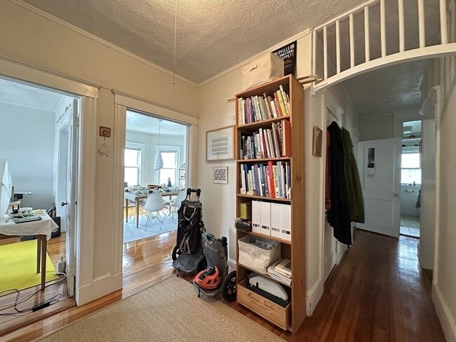 43 Iffley Rd, Unit 1 in Boston, MA - Building Photo - Building Photo