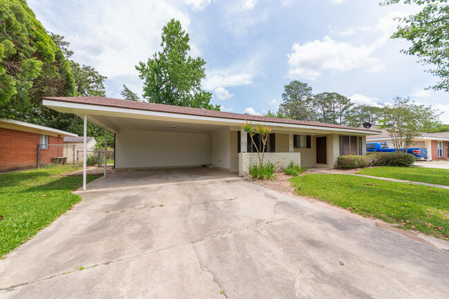 207 Ashwood Dr in Lafayette, LA - Building Photo - Building Photo