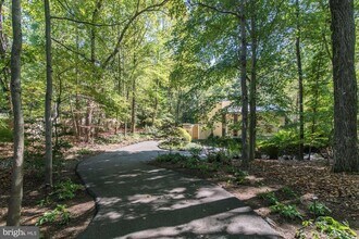 1325 Darnall Dr in McLean, VA - Building Photo - Building Photo