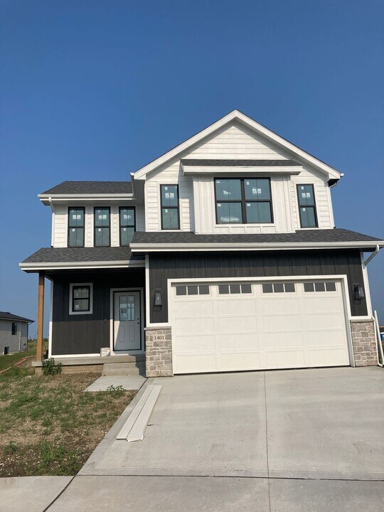 1502 NE Savana Dr in Grimes, IA - Building Photo