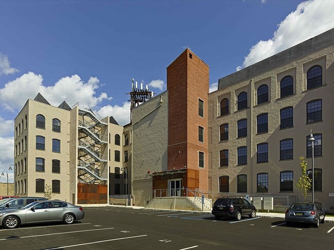 Chambers Lofts in Trenton, NJ - Foto de edificio - Building Photo