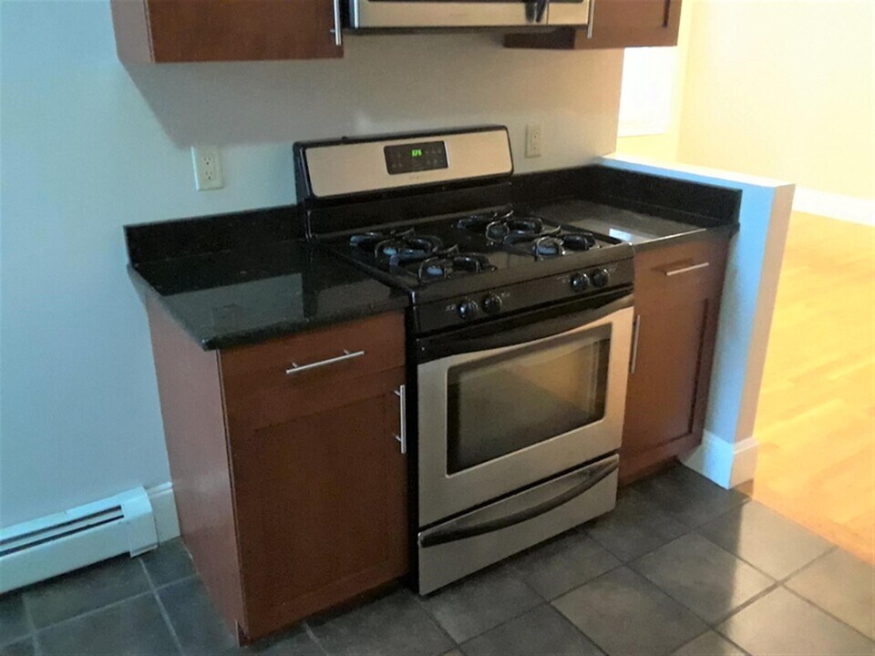 9 Beacon St, Unit 1 in Somerville, MA - Foto de edificio