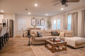 5806 Paddock Way in Pensacola, FL - Building Photo - Building Photo