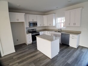 4504 Josephine Ln in Chester, VA - Building Photo - Building Photo