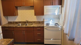 304 Plaza Heights Rd, Unit 3 in Marshalltown, IA - Building Photo