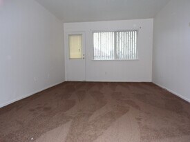 3755 Heritage Pkwy in Dearborn, MI - Building Photo