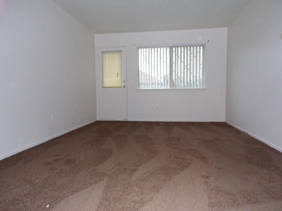 3755 Heritage Pkwy in Dearborn, MI - Building Photo