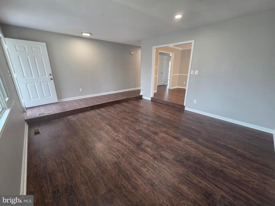 2220 Cedar Mill Ct in Vienna, VA - Building Photo