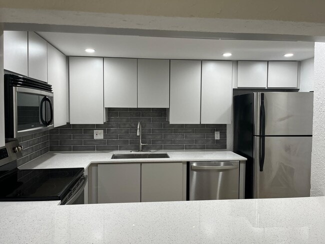 9441 Live Oak Pl in Davie, FL - Building Photo - Building Photo