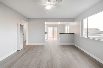 Riverside Ave in Rialto, CA - Foto de edificio - Building Photo